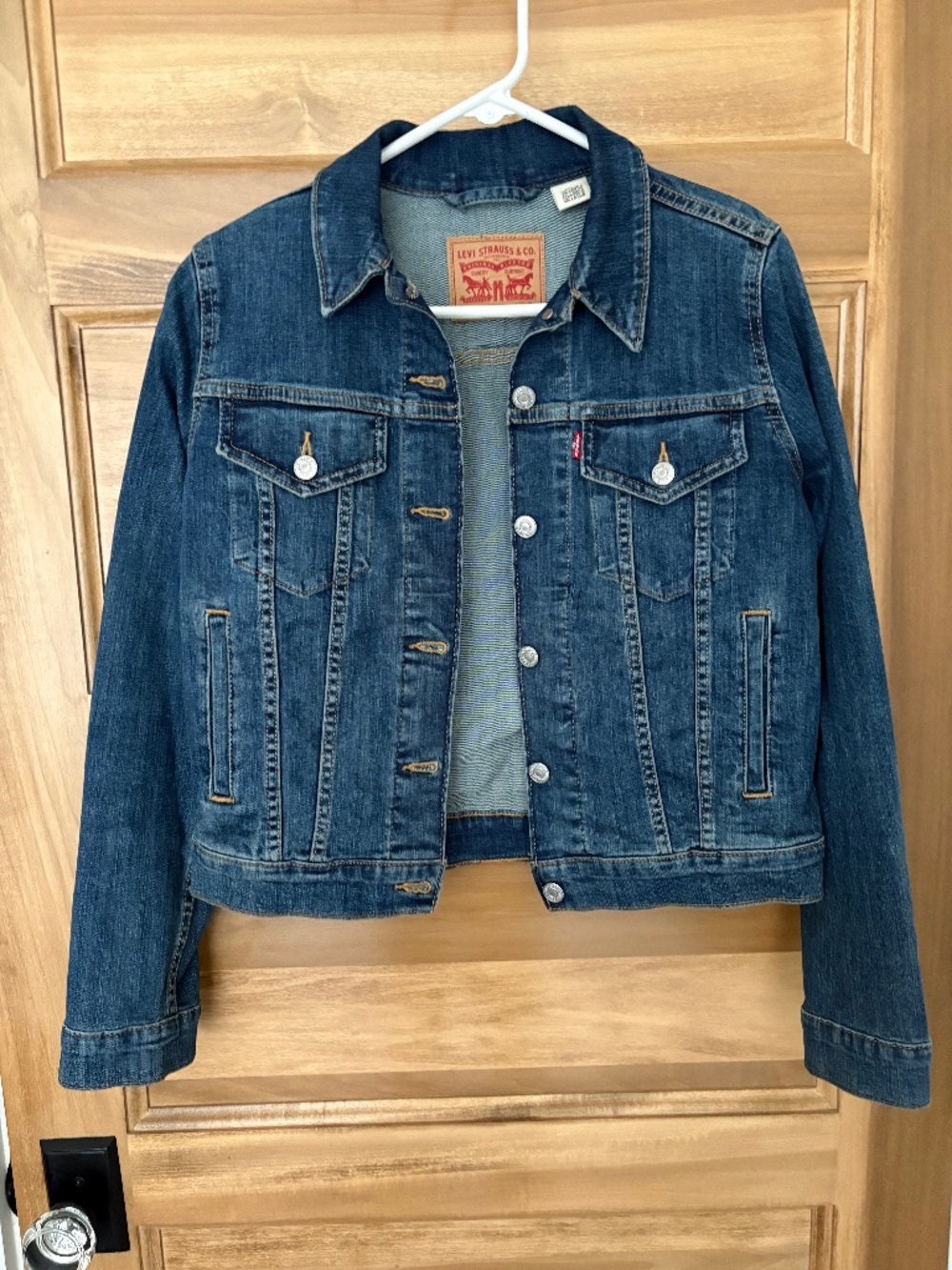 Levi's Cropped Denim Trucker Jacket - Small - Like New
